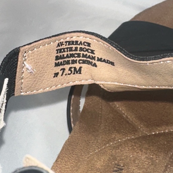 Adrienne Vittadini Terrace Sandal - Picture 8 of 8